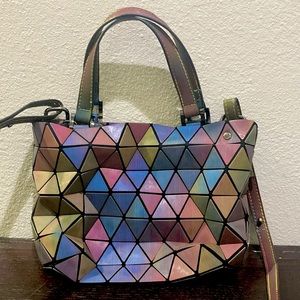 Amazon Geometric Luminous Purse
